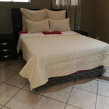 Ebony Guest House Pretoria Exterior photo