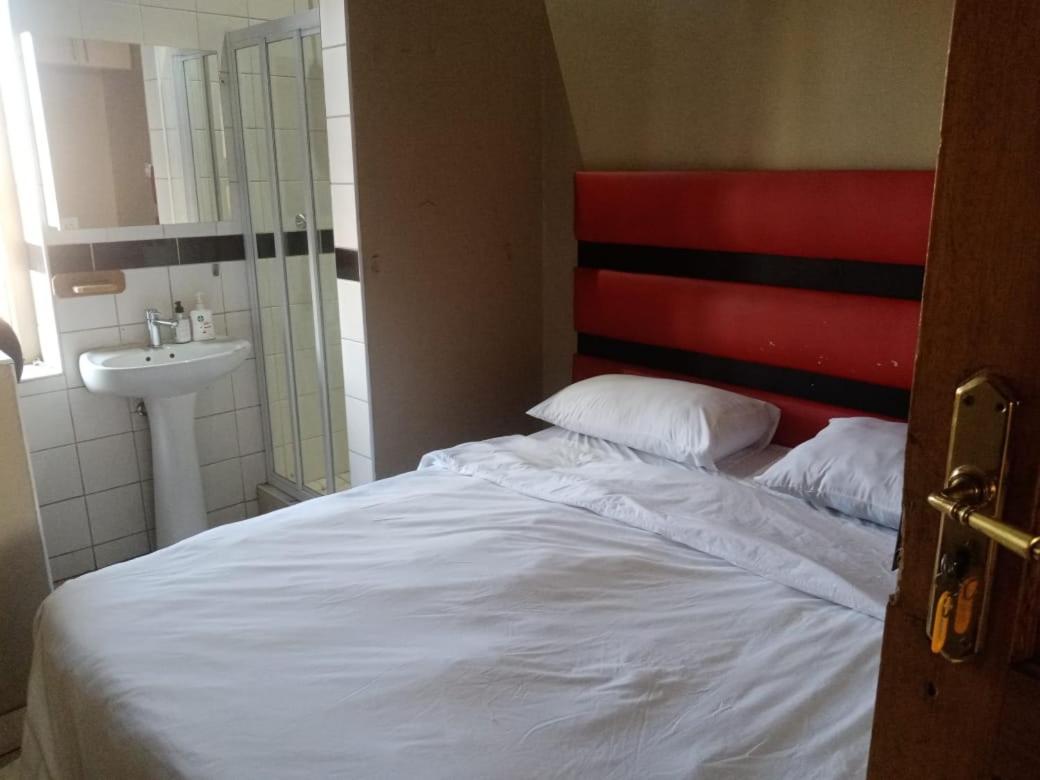 Ebony Guest House Pretoria Exterior photo